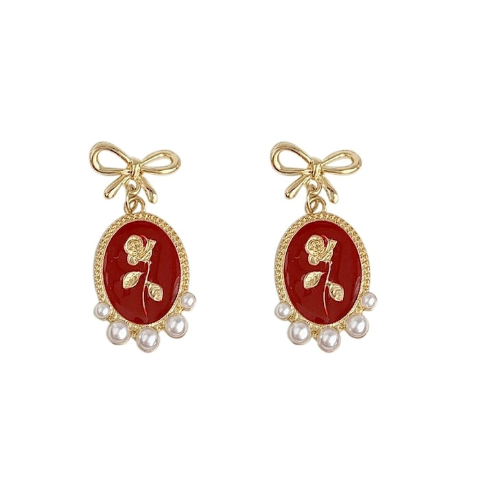 Murmur vintage earrings with pearls and gold details, made of 925 silver - elegant jewelry for women, refined and sophisticated style